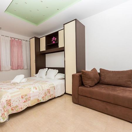 Apartments Villa Vujcic Макарска Экстерьер фото